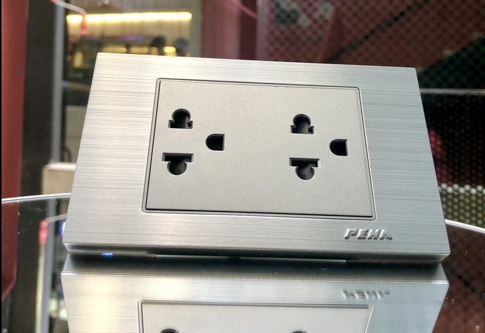 Bộ ổ cắm đa năng 6 chấu - PeHa - NoVa Aluminum series