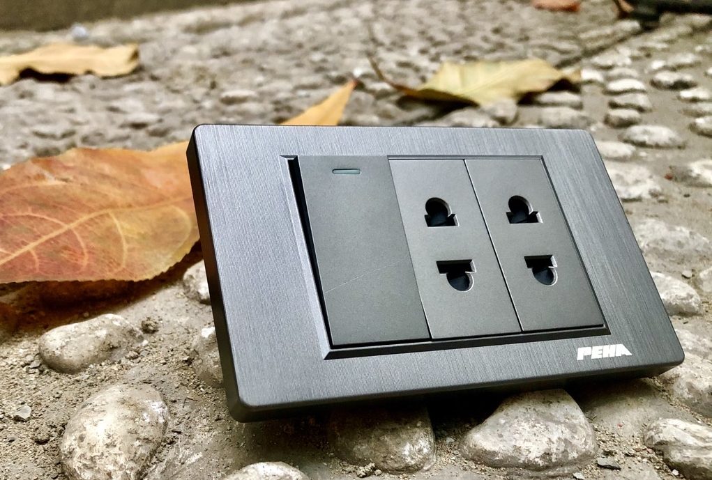 Bộ 2 ổ cắm đôi 2 chấu + công tắc 1 chiều C5 gray Series