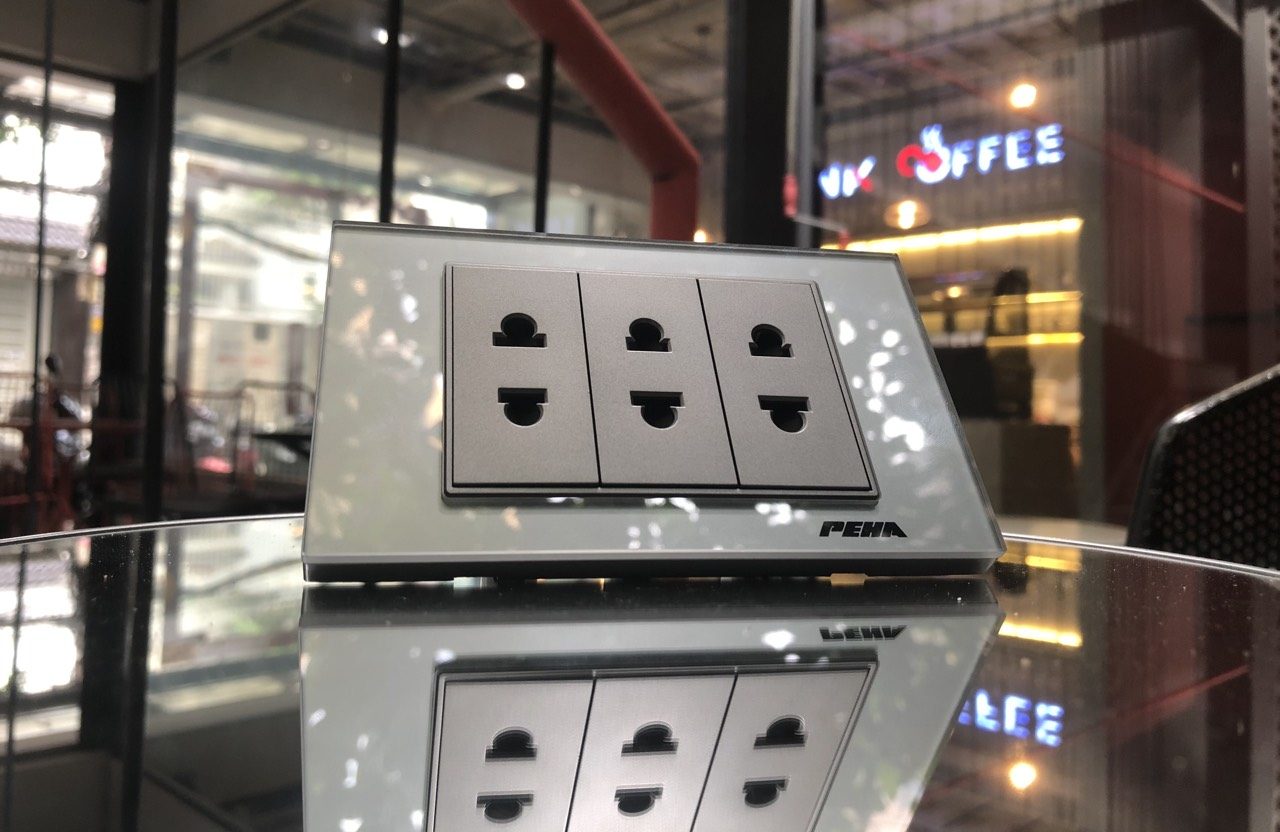 Bộ 3 ổ cắm 2 chấu - Peha Glass Grey series