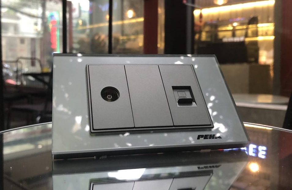 Bộ ổ cắm mạng và tivi peha AURA KANTIG glass grey
