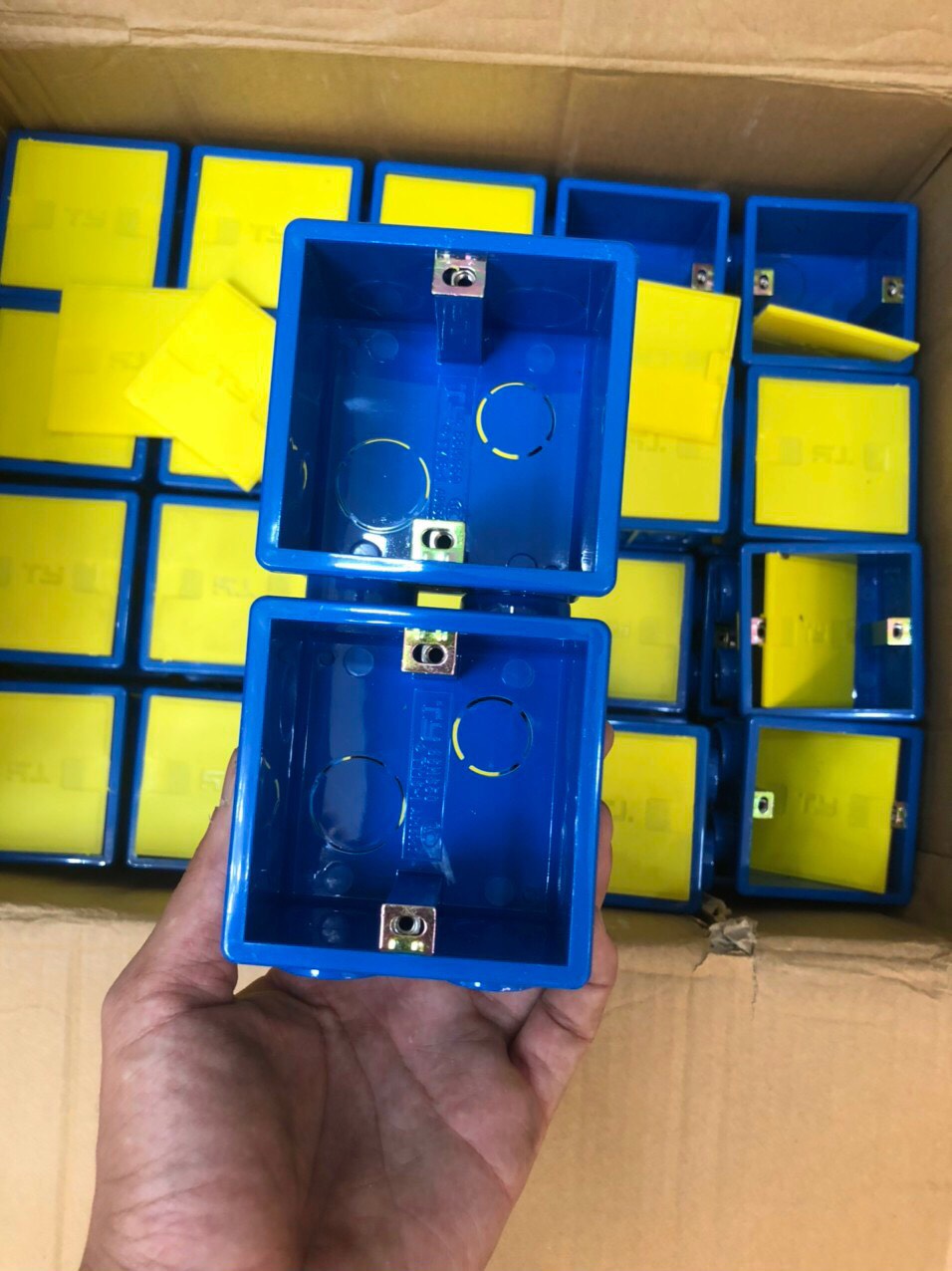 ĐẾ ÂM VUÔNG + NẮP CHE PEHA - Ảnh 6