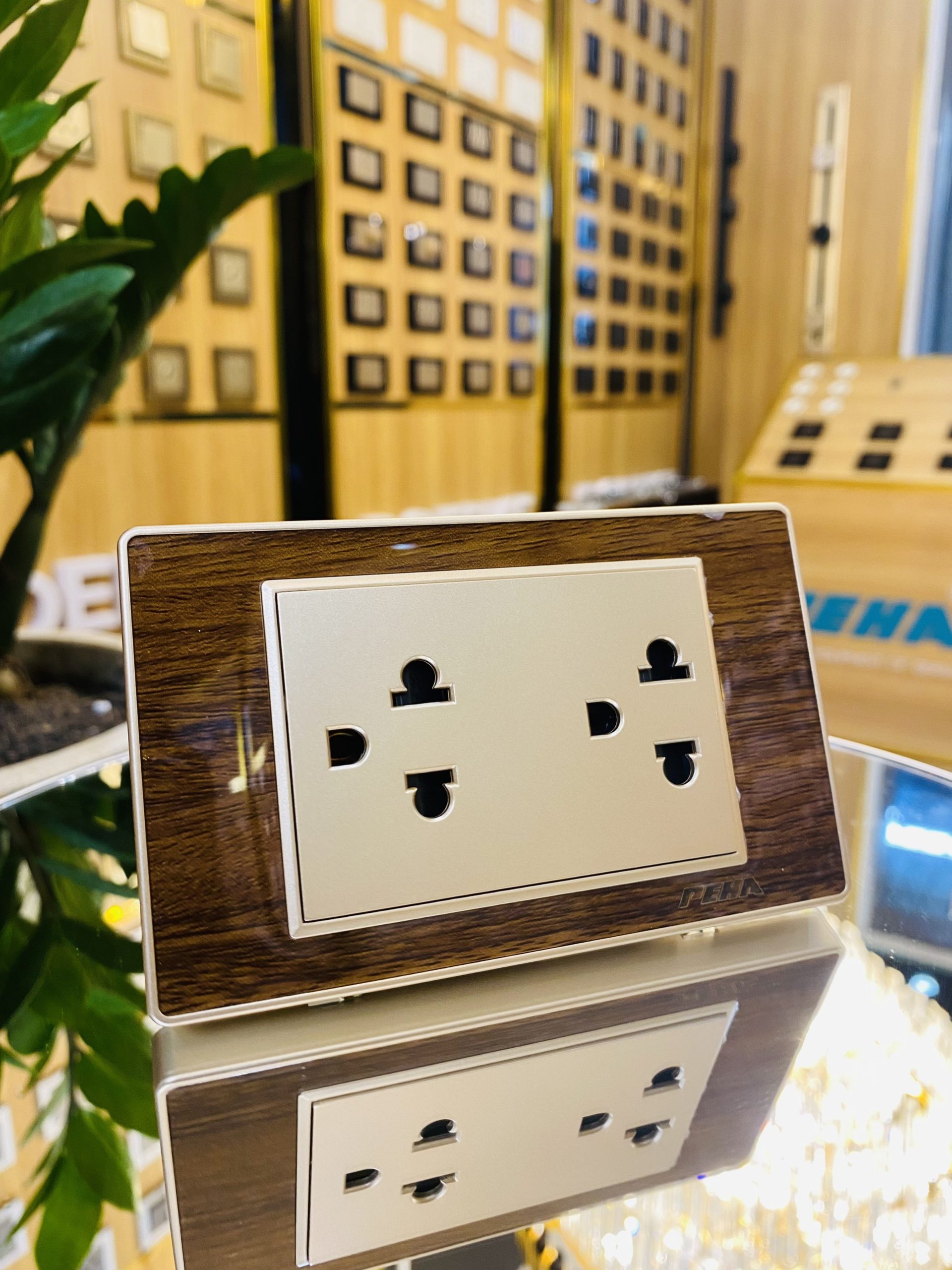 BỘ Ổ CẮM 6 CHẤU – NOVA WOOD series – Kính Acrylic vân gỗ - Ảnh 3
