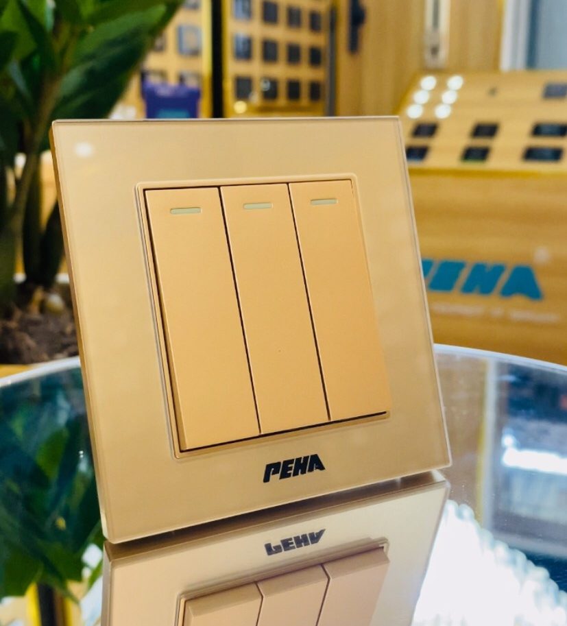 Bộ công tắc 3 x 1 chiều Aura glass gold Series