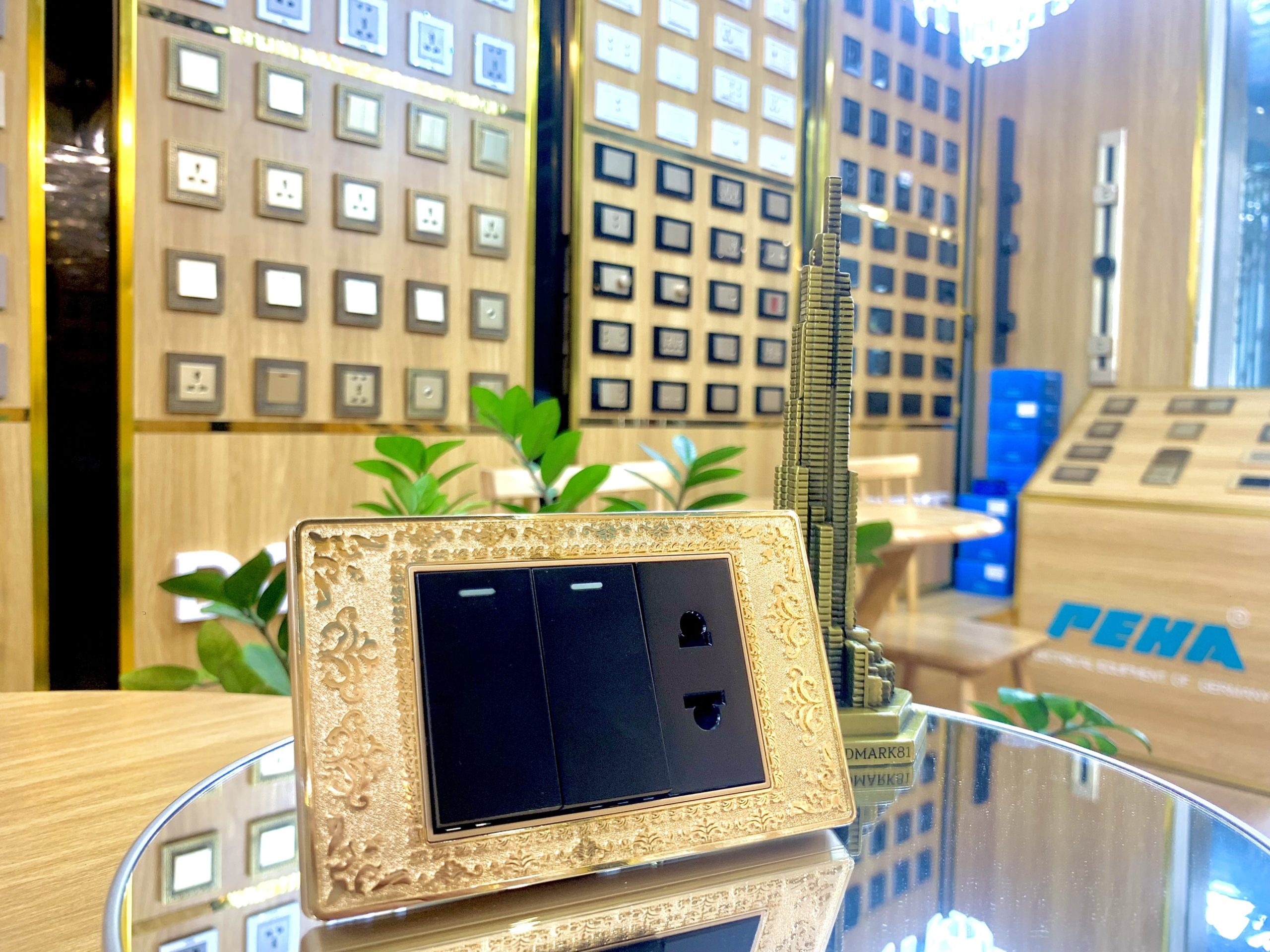 Badora series – Bộ 2 công tắc + 1 ổ cắm PEHA