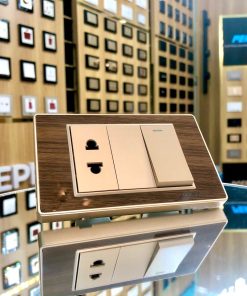 BỘ 1 Ổ CẮM 2 CHẤU + 1 CÔNG TẮC CỠ S – NOVA WOOD series – Kính Acrylic vân gỗ
