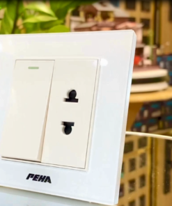 BỘ 1 CÔNG TẮC + 1 Ổ CẮM MẶT NẠ KÍNH CƯỜNG LỰC AURA 86 WHITE
