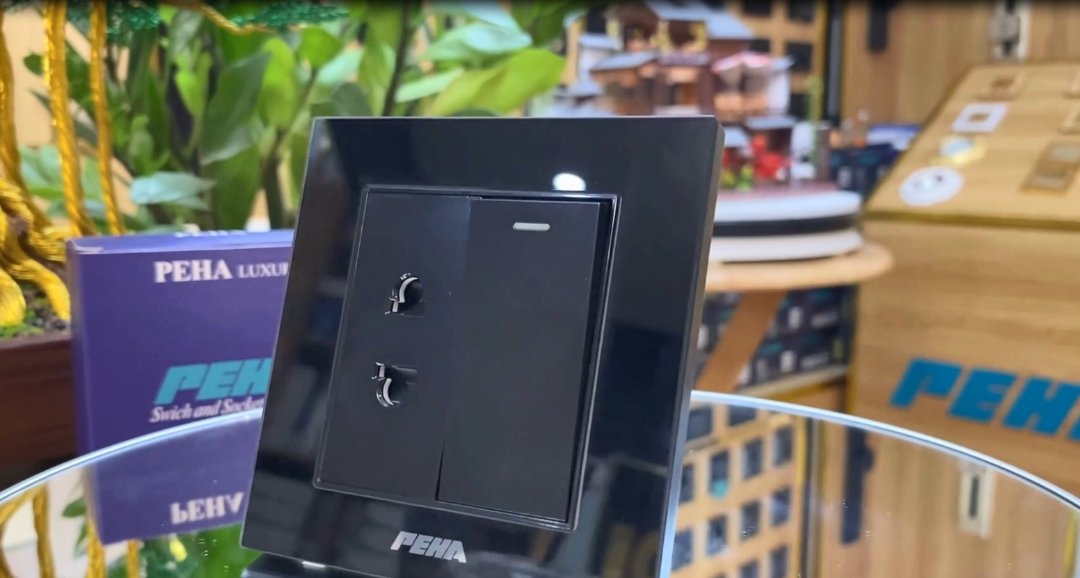 BỘ 1 CÔNG TẮC + 1 Ổ CẮM MẶT NẠ KÍNH CƯỜNG LỰC AURA 86 BLACK - Ảnh 3